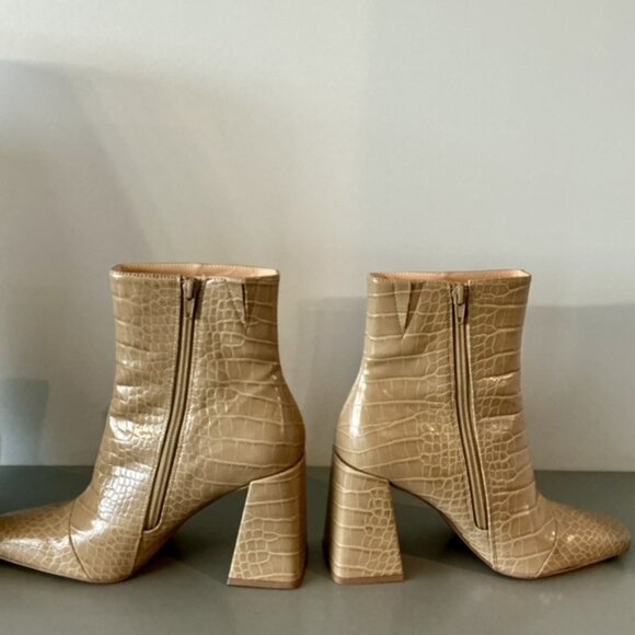 Like NEW! Beautiful Vera Moda nude ankle bootie with zipper size 7 - Picture 10 of 12